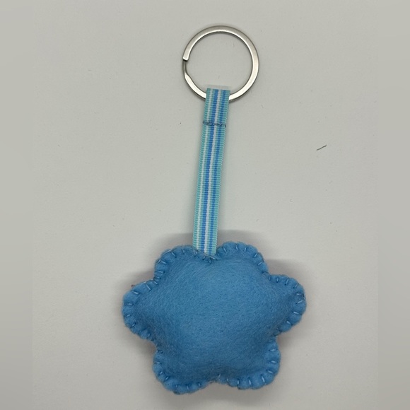 Handmade key fob in the shape and design of a dogs paw. - Picture 2 of 2